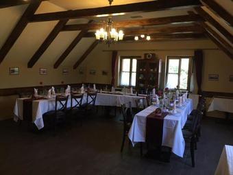 Hostal Penzion ?esk� Dv?r