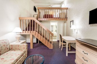 Hotel Days Inn & Suites By Wyndham Altamonte Springs