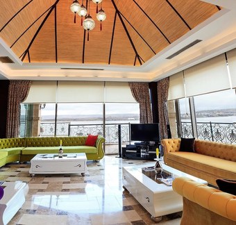Kronos Hotel
