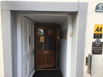 Queens Head Hotel