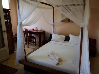 Le Port Hotel