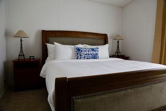 Hotel Lou And Francis Guesthouse