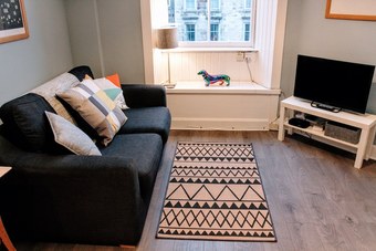 1 Bedroom Apartment In Edinburghs New Town