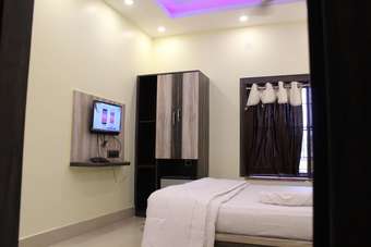 Hotel Shantinivas