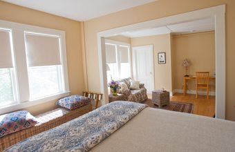 Hotel East Wind Inn