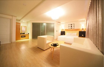 J-top Hotel