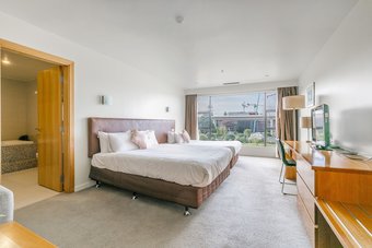 Boulevard Hotel