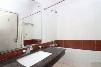 Oyo 18385 Hotel Triveni