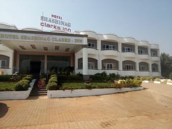 Hotel Shashinag Clarks Inn