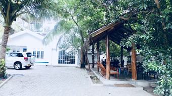 Hotel The Beach House  Nilaveli