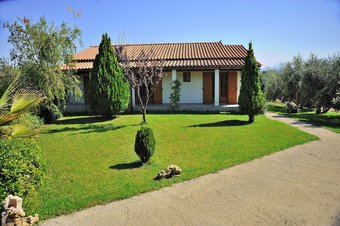 Villas Lefkothea
