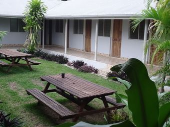 Tropicana Motel & Backpackers