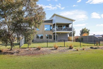 The Clubhouse On Robinson, Black Bull Golf Course