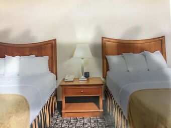 Hotel Clarion Inn - Airport University