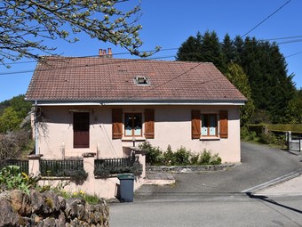 Spacious Holiday Home With Sauna In Celles-sur-plaine
