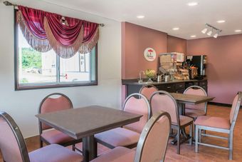 Hotel Super 8 By Wyndham Pittsburgh/monroeville