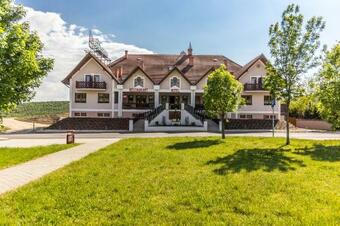 M1 Szek�r Cs�rda Hotel �s �tterem