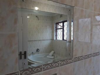 Booked Easy - Near Airport