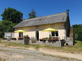 Enjoy The Peace And Nature In This Gite With A Pleasant Garden And Great Views