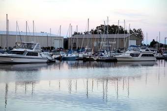 Hotel Barker's Island Inn Resort