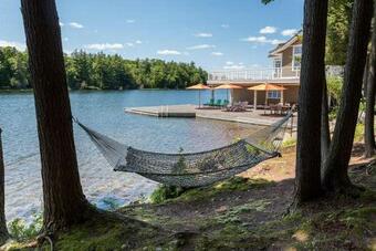 Agroturismo Sandy Shores On Lake Joseph ~ Luxury Cottage & Boathouse