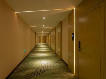 Lavande Hotel Yibin University City Exhibition Center