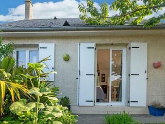 Serene Holiday Home For Family In Normandy With Garden