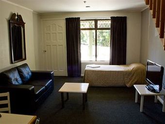 Champers Motor Inn