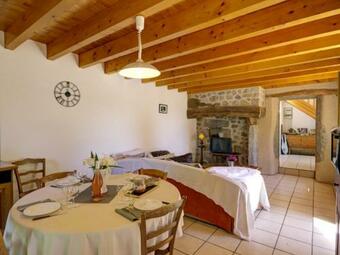 G�te Les Salles, 6 Pi�ces, 10 Personnes - Fr-1-496-60