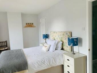Hostal Glebe House