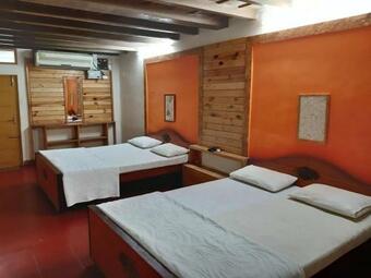 Hostal Royal Cottage, Anaimalai Room 4