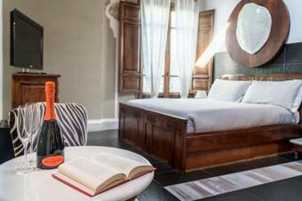 Hostal The Place