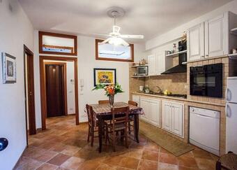 Locri Villa Sleeps 4 Air Con Wifi