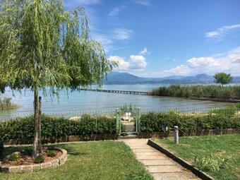 Lake View Dream Apartment