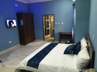 Hostal Room In Lodge - Royal Continental Suites