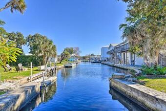 Cozy Riverfront Homosassa Cottage With Boat Slip
