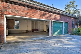 Spacious Milton House With Porch - On Golf Course!