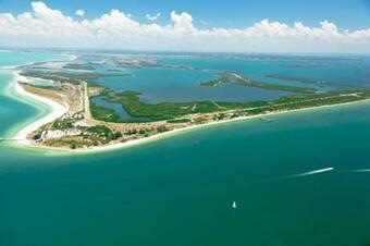 Florida At Its Finest! Tampa Bay Hidden Gem Resort-style Community!