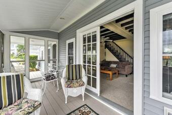 Upper Cape Cod Bayfront House - Walk To Beach!