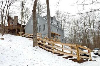 Ski-in And Ski-out Ghent Cabin With Mountain Views!