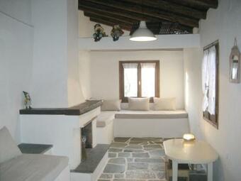 Lithos Residence