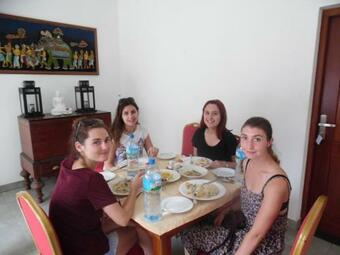 Hostal Aarya Hotel