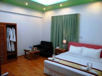Paragon Hotel