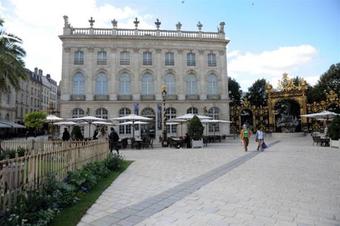 Hotel Grand De La Reine
