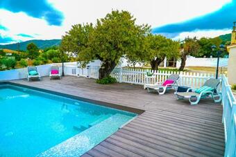 Villa Con Pista De Padel Privada, Piscina Y Barbacoa, Con M�s De 1800m2 De Terreno, Villa Can Ram�n