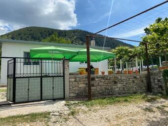 Hostal Progon House