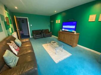 Comfortable, Self Contained 2 Bed Town Apartment.
