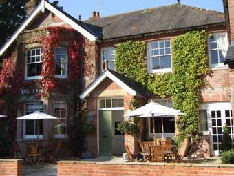Hostal King John Inn