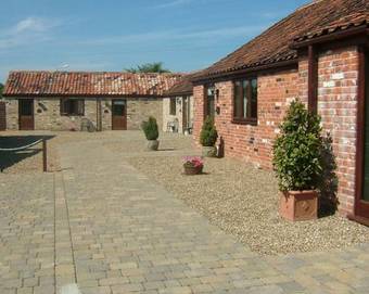 Hostal The Courtyard, Laurel Farm