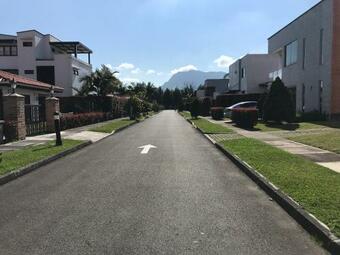 Casa Campestre Moderna En La Ceja Con Jacuzzy Spa